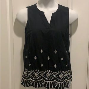 Sleeveless embroidered shirt